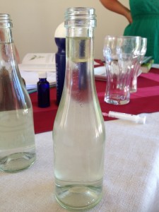 Lavendelhydrolat mit äther. Öl obenauf